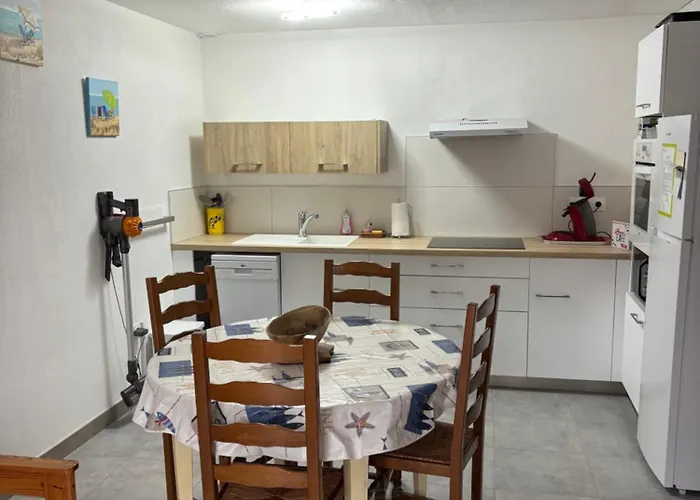 Clos Des Pins- Climatisation-parking-draps By Lcg Gruissan